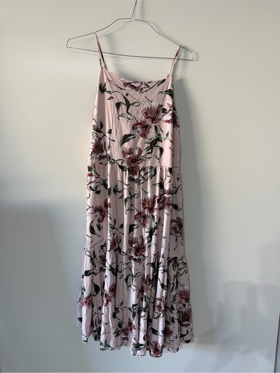 Xhilaration Dresses & Skirts - Xhilaration Light Pink Floral Midi Dress with Spaghetti Straps